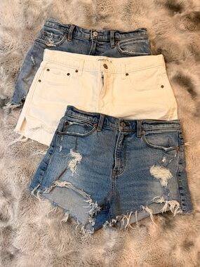 3 Shorts Abercrombie & Fitch Light Blue and White Denim Shorts